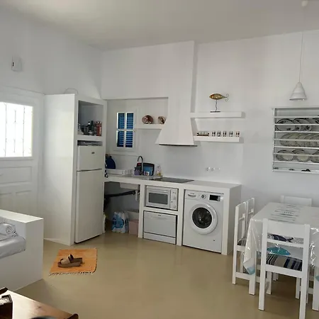 Irenes House Piso Livadi